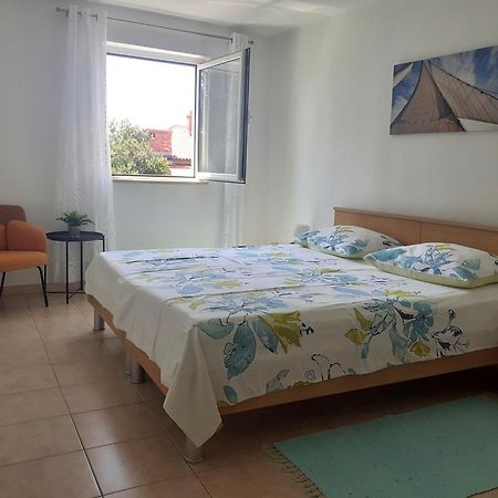 Apartment Zlata Раб Екстериор снимка