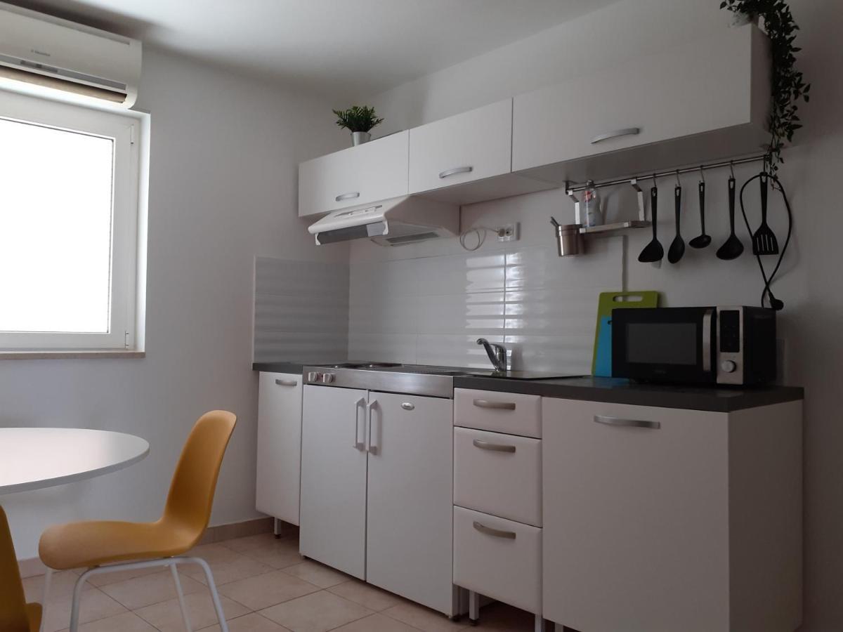 Apartment Zlata Раб Екстериор снимка