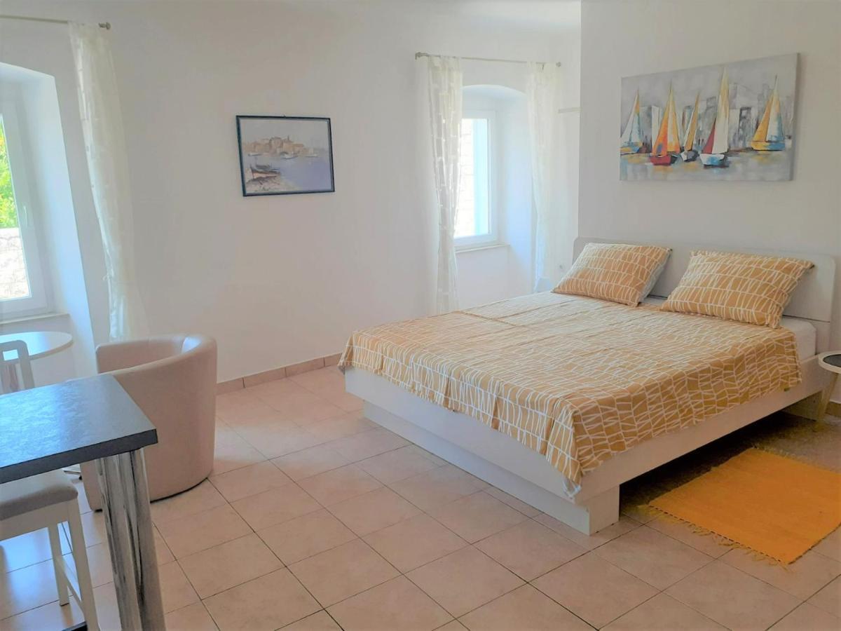 Apartment Zlata Раб Екстериор снимка