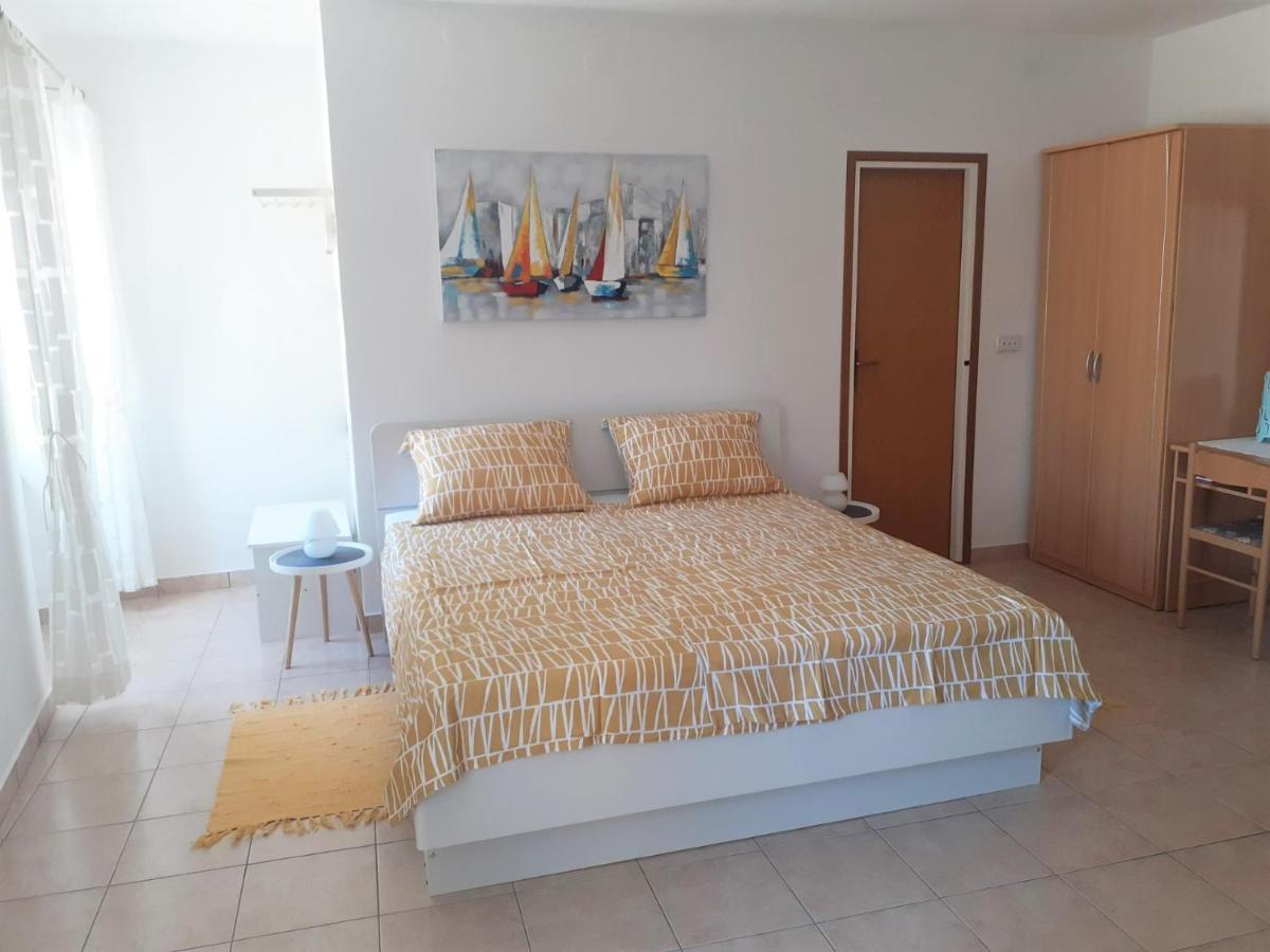 Apartment Zlata Раб Екстериор снимка